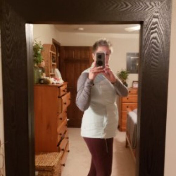 lululemon athletica Down for a Run vest, Mint GREEN, size 10 - Picture 8 of 11